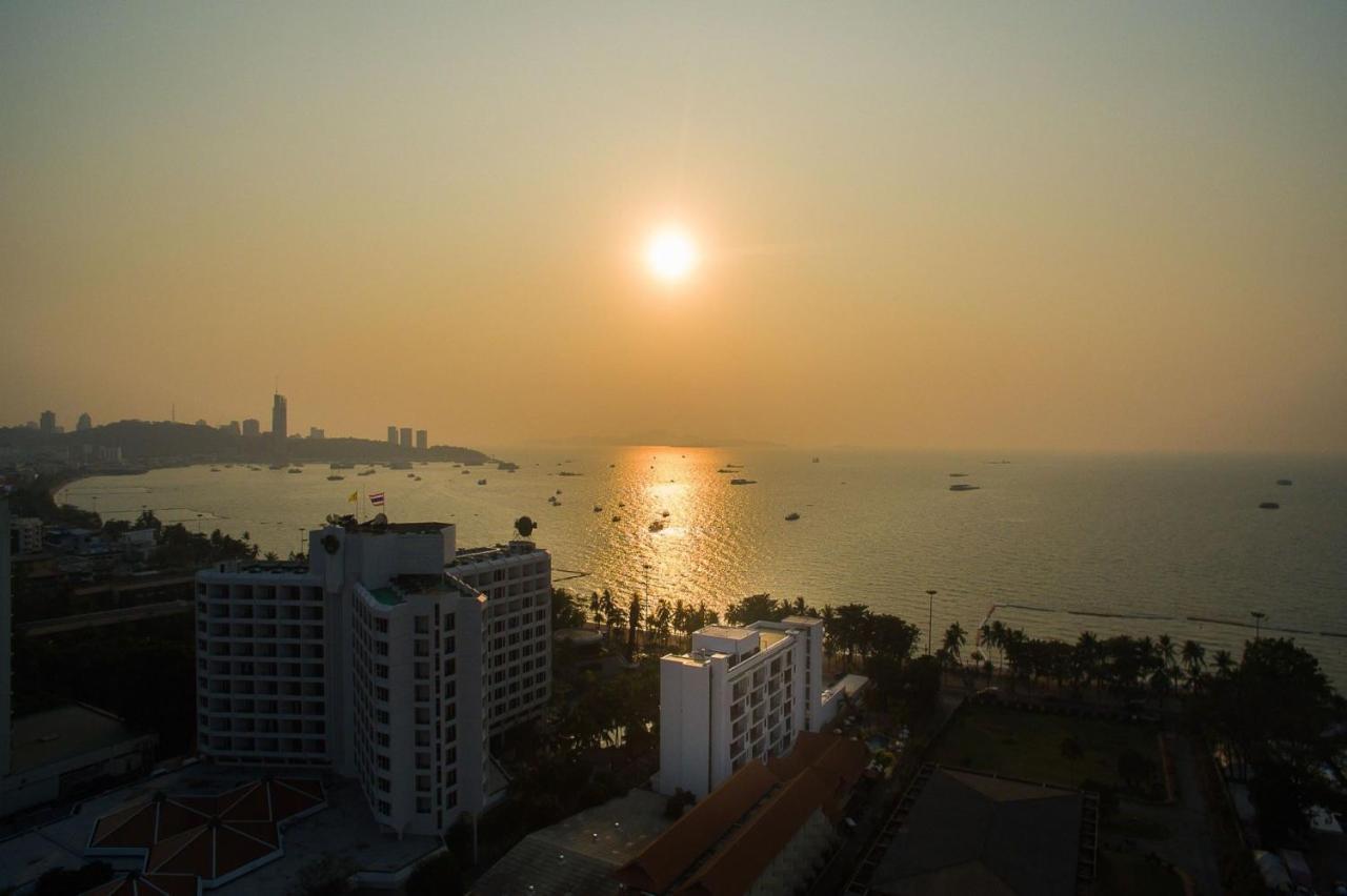Mera Mare Pattaya Beach And Resort Exterior photo
